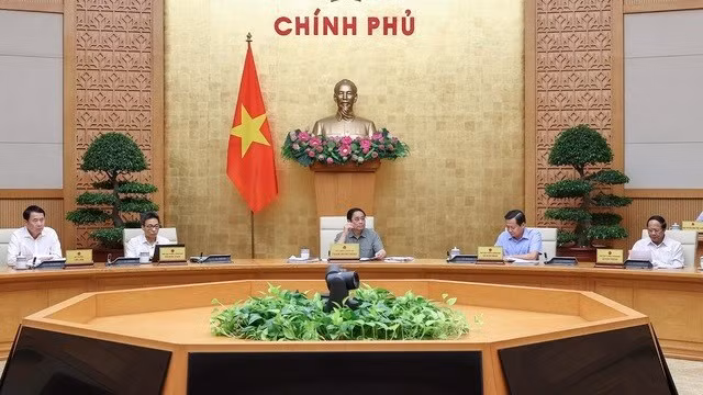 越南政府总理范明政主持召开政府9月份立法工作专题会议 ảnh 1