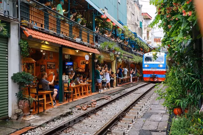 河内将吊销所有铁路咖啡经营户的经营许可证 坚持把游客安全放在第一位 ảnh 1