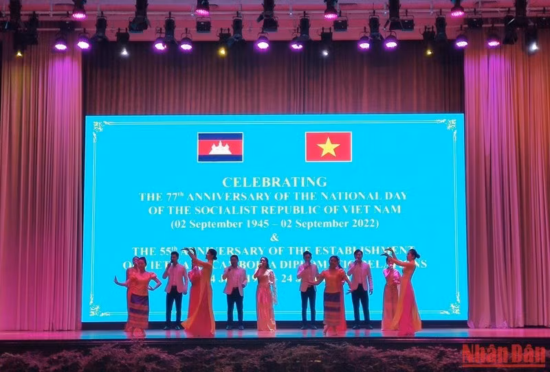 越南国庆77周年：柬埔寨高度评价越南的巨大成就 ảnh 2