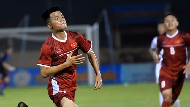 2019年越南国际U19足球赛： 越南U19足球队1-0击败中国U19足球队 晋级决赛 ảnh 1