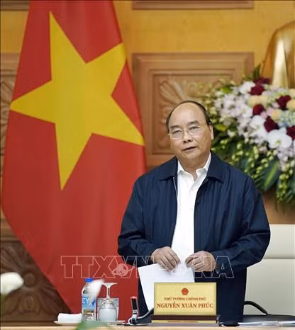 越南政府总理阮春福主持召开经济社会委员会会议 ảnh 2