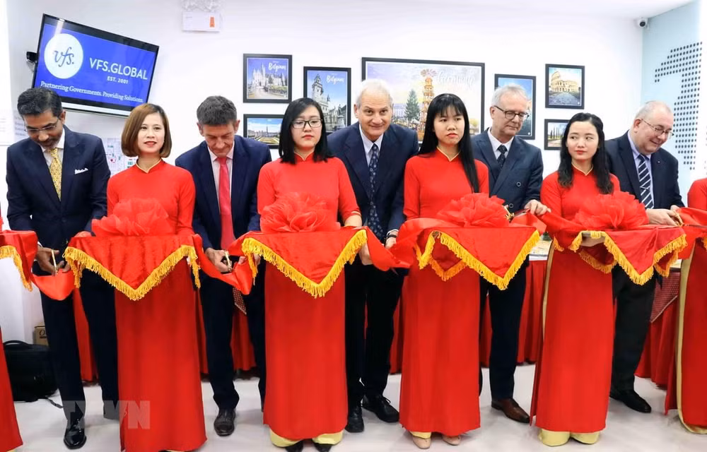比利时、德国和意大利签证申请服务中心在越南岘港市落成 ảnh 1