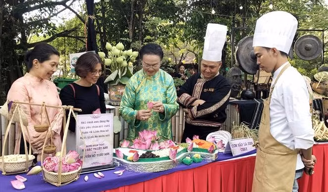 越南121道美味菜肴亮相 ảnh 3