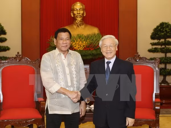 越共中央总书记阮富仲会见菲律宾总统杜特尔特 ảnh 1