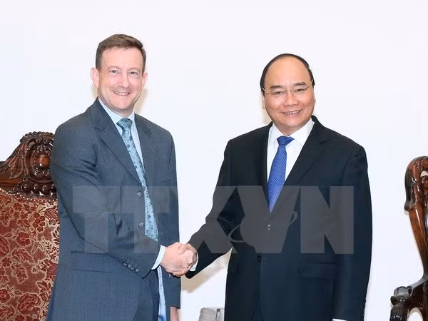 越南政府总理阮春福会见法国新任驻越大使 ảnh 1 越南政府总理阮春福会见法国新任驻越大使 ảnh 1