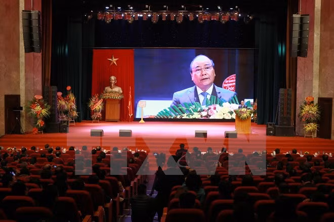 阮春福总理：证券市场需成为提升财力、推动经济增长和提高企业资本利用效率的工具 ảnh 1