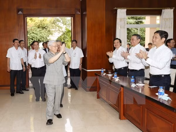 越共中央总书记阮富仲在老挝的活动报道 ảnh 1