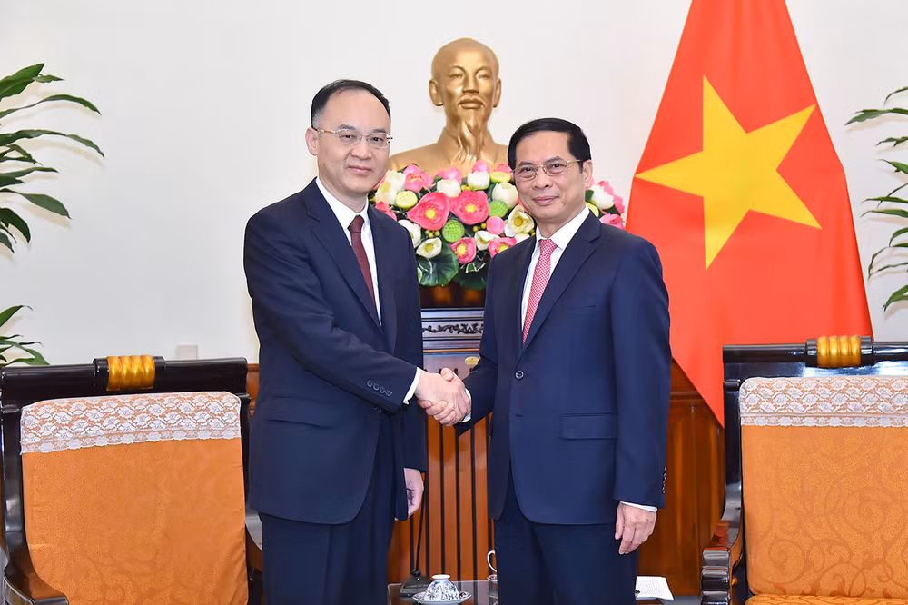 越南外交部领导与中国外交部部长助理农融举行会见和会谈 ảnh 1 越南外交部领导与中国外交部部长助理农融举行会见和会谈 ảnh 1