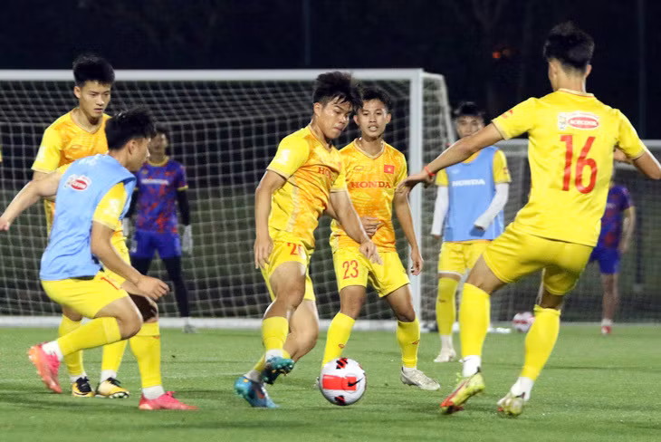 2023多哈杯：越南U23球队为最后一场比赛做好准备 ảnh 1