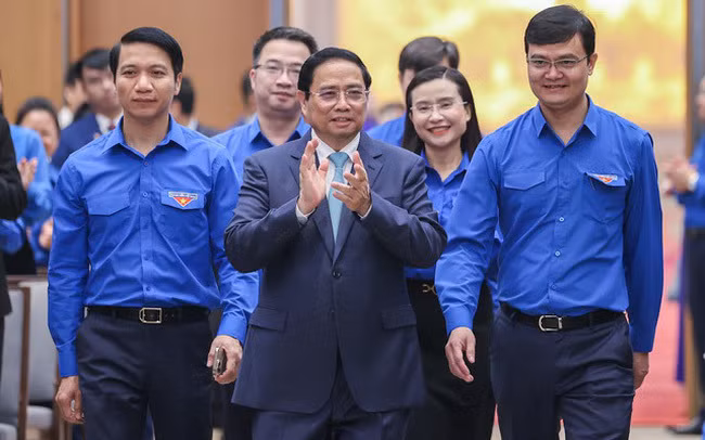 越南政府总理范明政与全国青年对话 ảnh 1