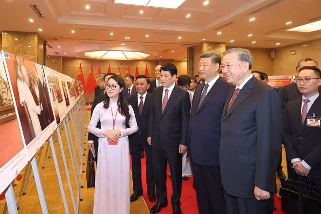 vna-potal-lanh-dao-dang-nha-nuoc-viet-nam-trung-quoc-tham-quan-trung-bay-anh-75-nam-thiet-lap-quan-he-ngoai-giao-giua-hai-nuoc-7972869-1.jpg