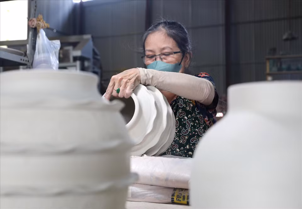 边和陶瓷的独特风格，取决于多种因素。图自越通社/越南画报
