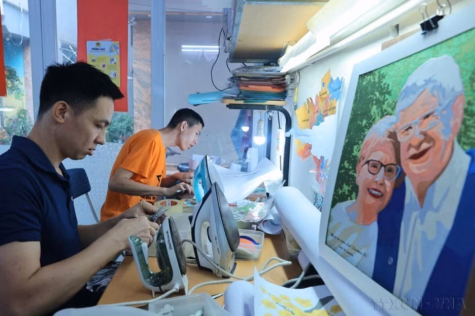 碎艺（Vụn Art）合作社是残疾人学习工作，用自己的能力为社会服务的地方。图自越通社