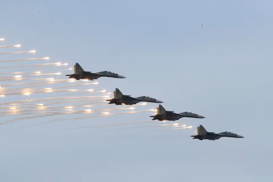 苏-30MK2将在2024年越南国际防务展开幕式上进行空射诱饵弹表演。图片来源：越通社发
