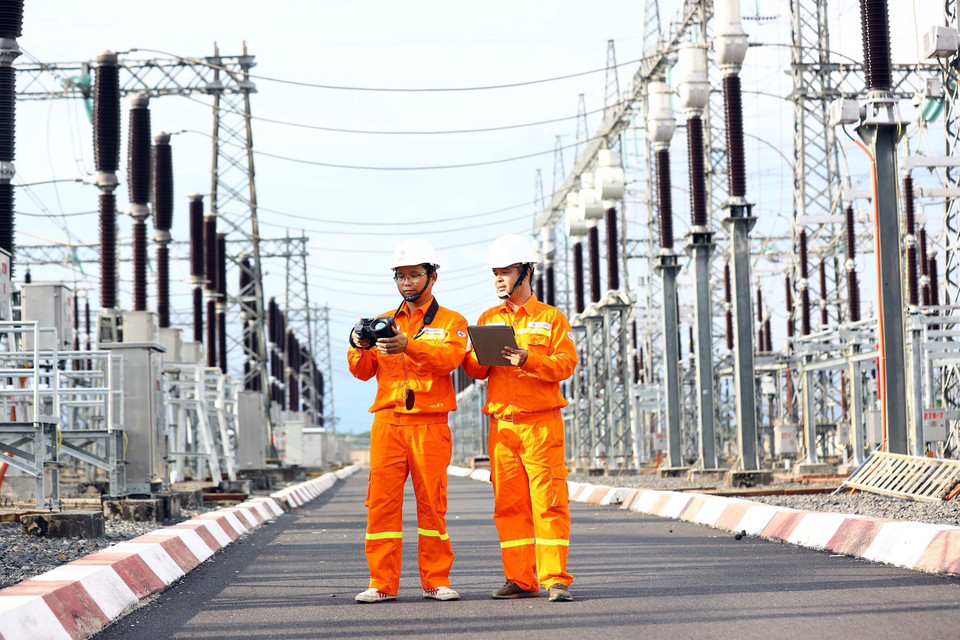 三号输变电公司加大输电管理工作中数字应用力度。图自越通社