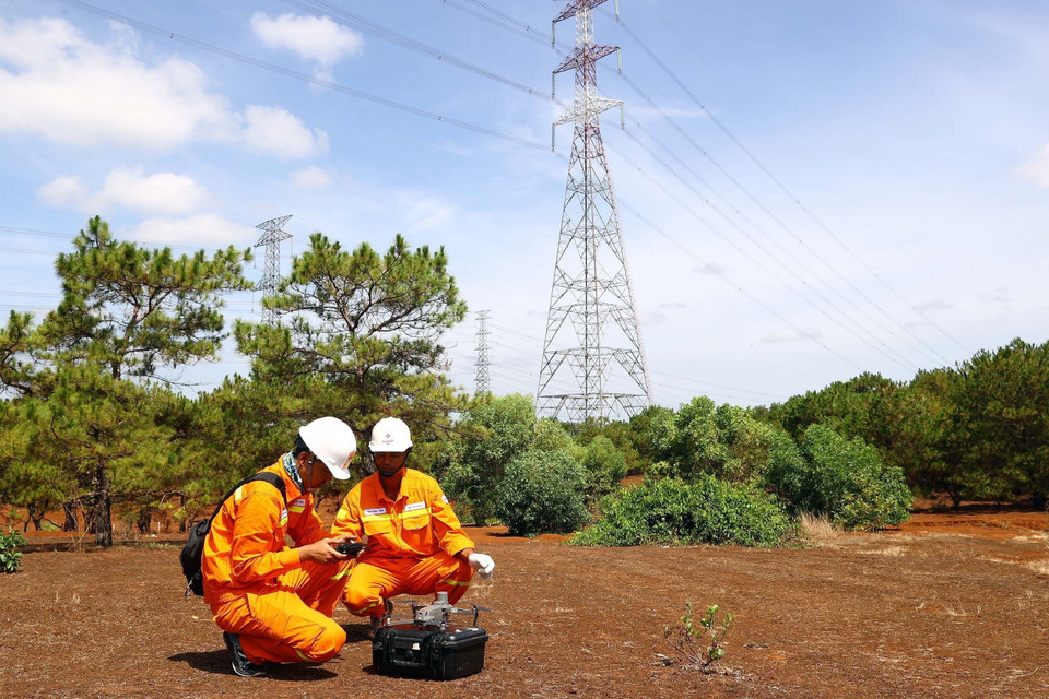 应用先进技术有助于满足电网的输电容量不断增加的管理需求。图自越通社