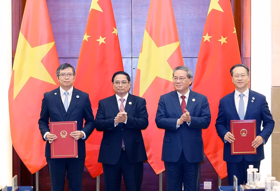 越南政府总理范明政和中国国务院总理李强出席越南驻重庆市总领事馆成立公函交换仪式。图自越通社