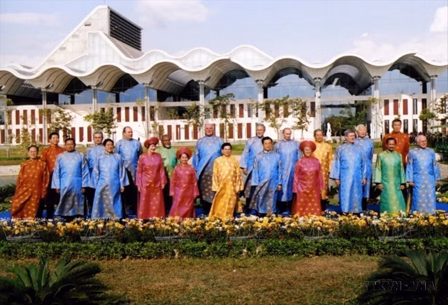 越南成功举办许多国际性事件，其中包括2006年亚太经合组织领导人会议（2006/11/18-19，于河内）。图自越通社