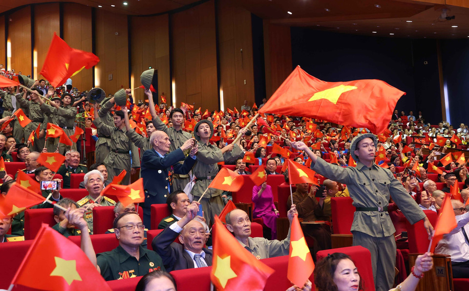 出席纪念典礼的各位代表。图自越通社