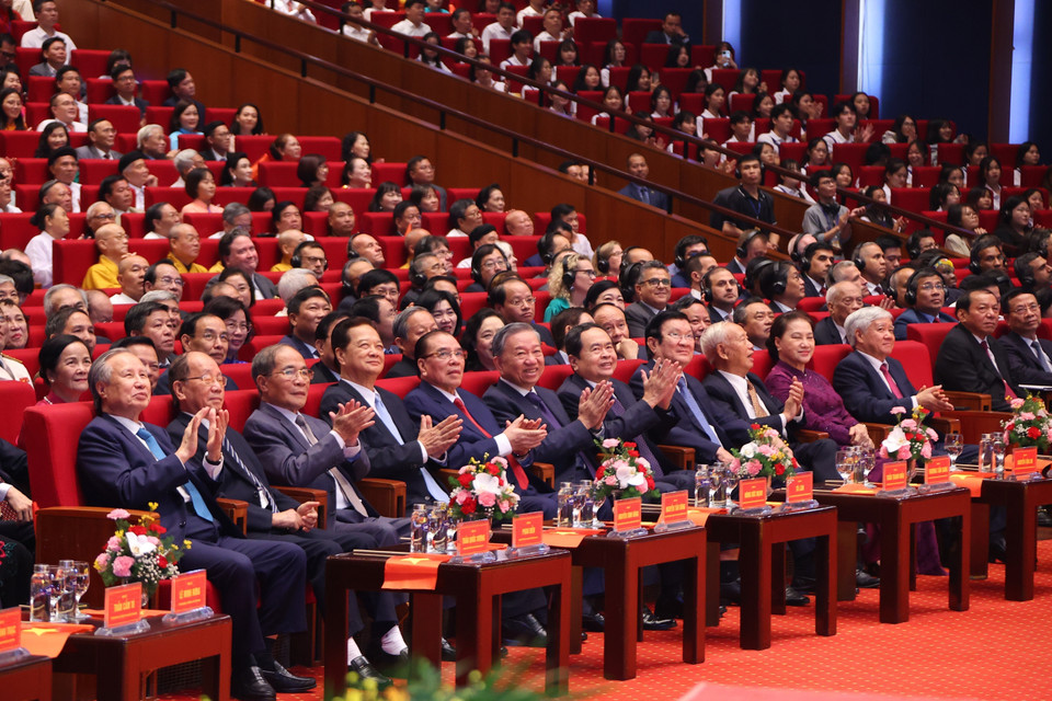 出席纪念典礼的党、国家领导和各位代表。图自越通社