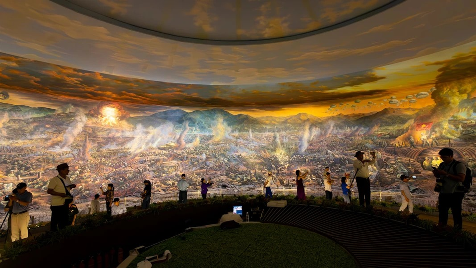 奠边府历史大捷博物馆的亮点是世界最大全景图片《奠边府战线》。该全景图片通过生动且颇具吸引力的方式再现了奠边府战役各个阶段。图自Vietnam+