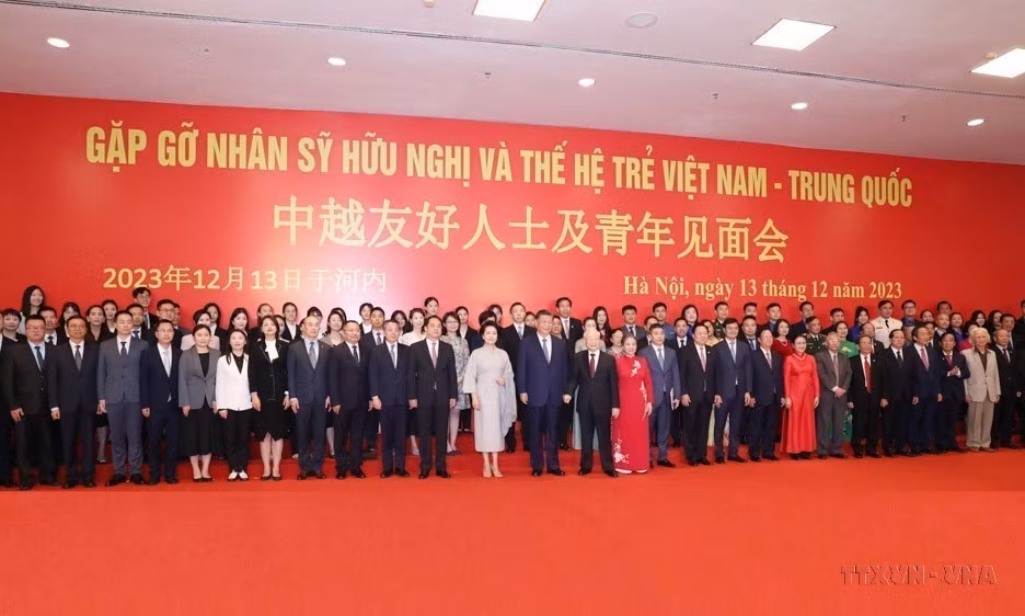 2023年12月13日下午，越共中央总书记阮富仲同中共中央总书记、国家主席习近平共同会见中越两国青年和友好人士代表。图自越通社