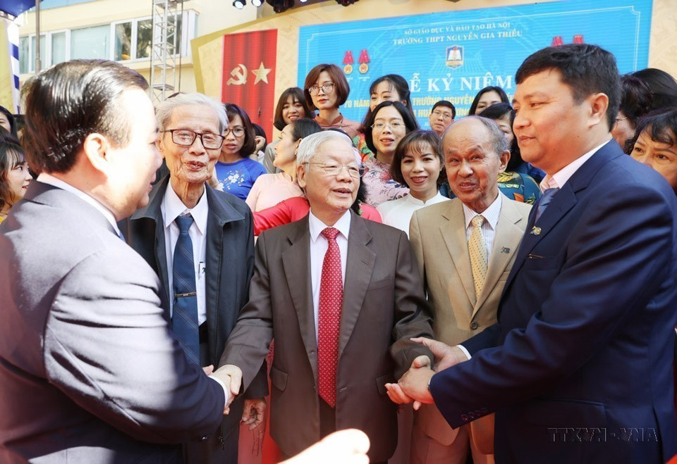 越共中央总书记、国家主席阮富仲教授、博士2020年11月14日出席阮嘉韶高中学校成立70周年纪念典礼。图自越通社