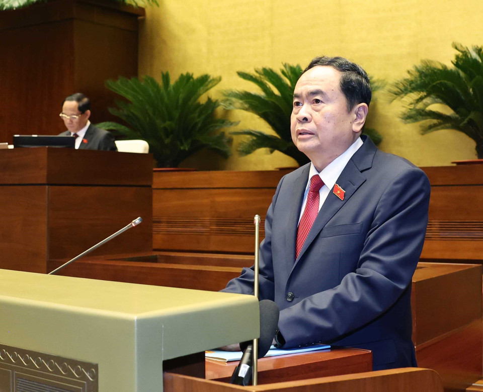 越南国会主席陈青敏在越南第十五届国会第八次会议上致开幕词。图自越通社