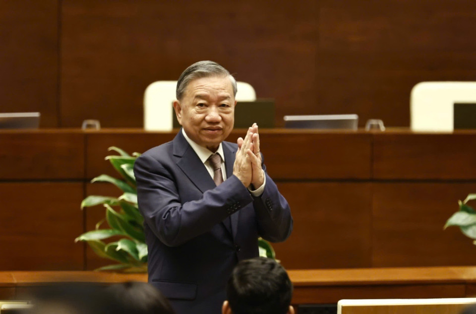 越共中央总书记、国家主席苏林出席越南第十五届国会第八次会议开幕式。图自越通社