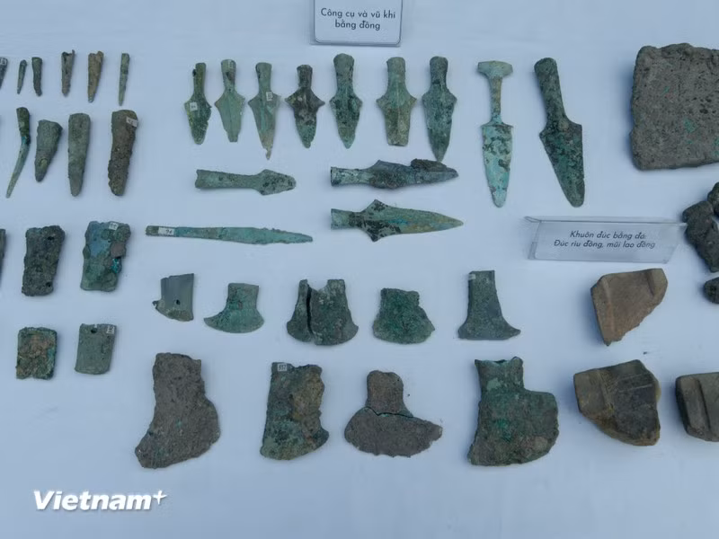 青铜工具和武器。图自Vietnam+