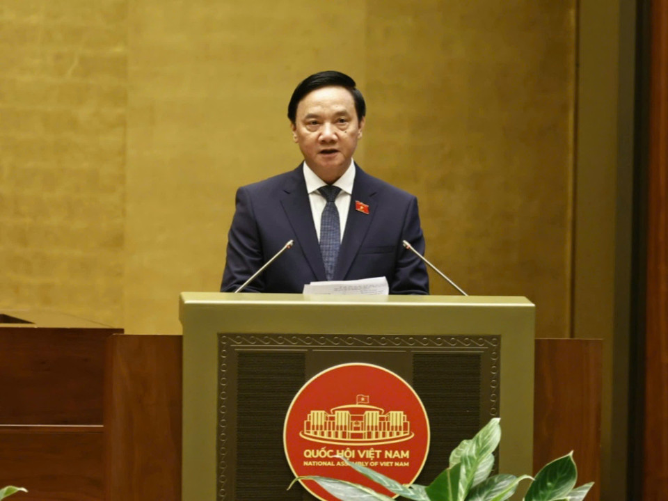 越南国会副主席阮克定发表讲话。图自越通社