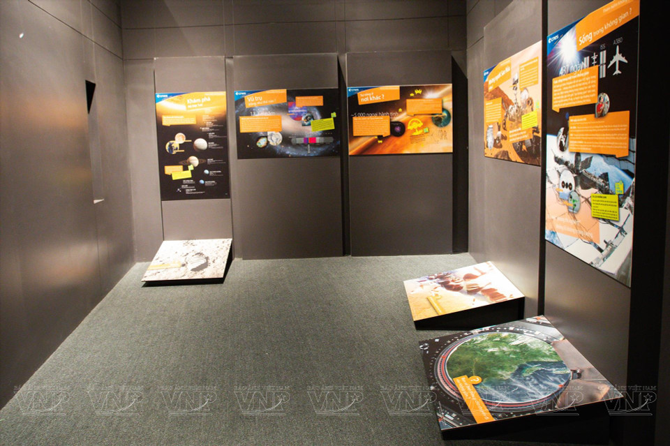 宇宙科学中心帮助游客了解宇宙技术的历史和发展进程。图自越通社/越南画报