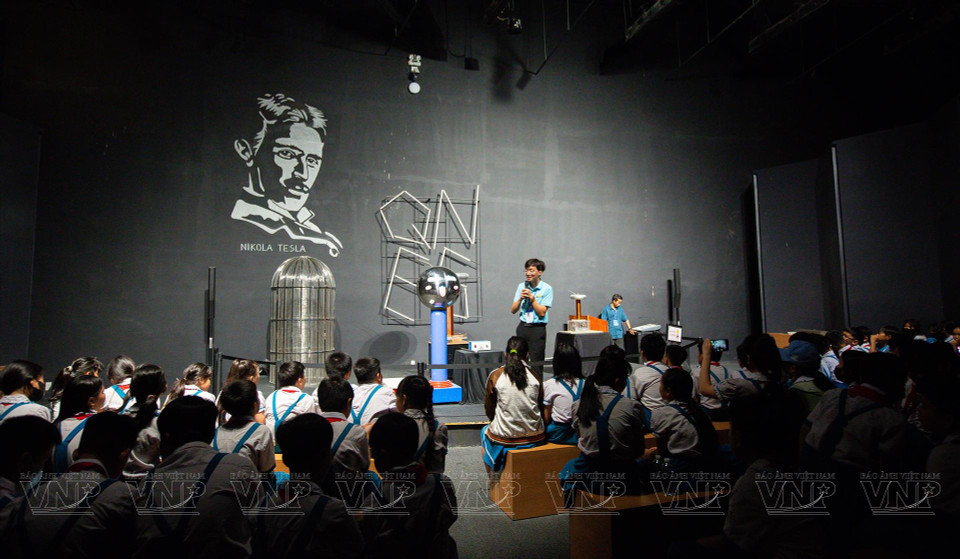 颇具吸引力的静电和高压电物理学项目实用化示范区。图自越通社/越南画报
