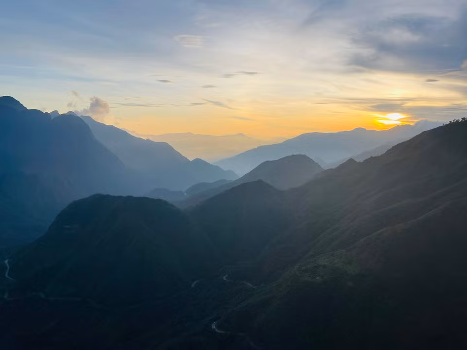 乌龟湖山口上的黄昏美景。图自越通社