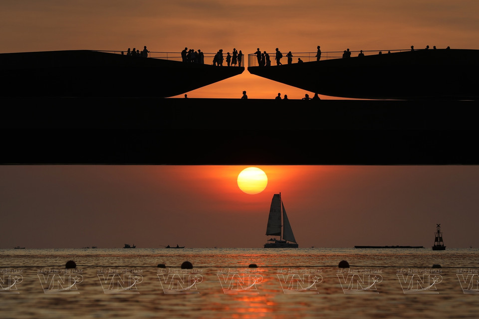 Aquatopia 水上乐园位于越南富国岛风景如画的菠萝岛，是一个最先进的水上乐园，保证为所有年龄段的游客带来充满乐趣和刺激的一天。太阳集团供图