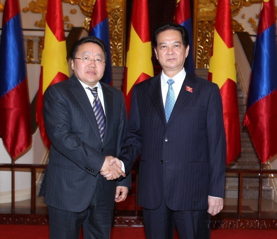 越南政府总理阮晋勇会见对越南进行国事访问的蒙古国总统额勒贝格道尔吉（2013年）。图自越通社