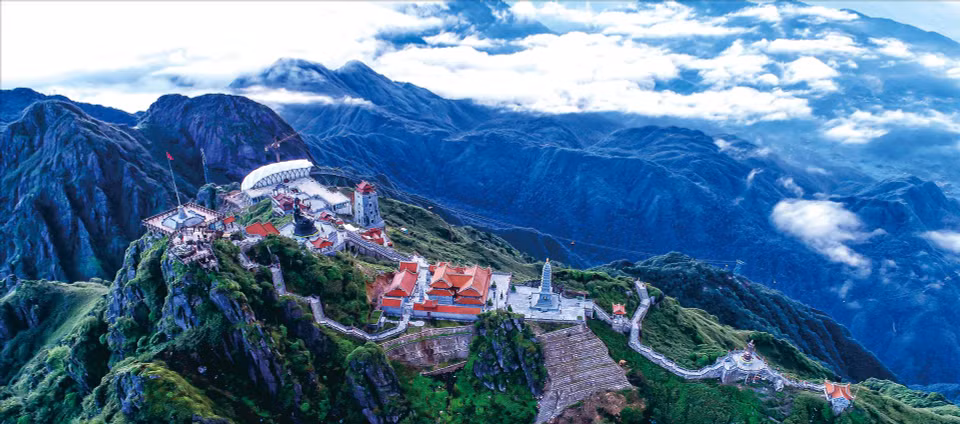 番西邦峰上的文化、宗教旅游区。图自Sun World Fansipan Legend