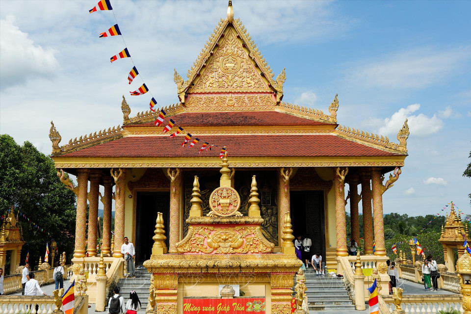 报孝节的主要活动都在寺庙进行。图自：越通社/越南画报