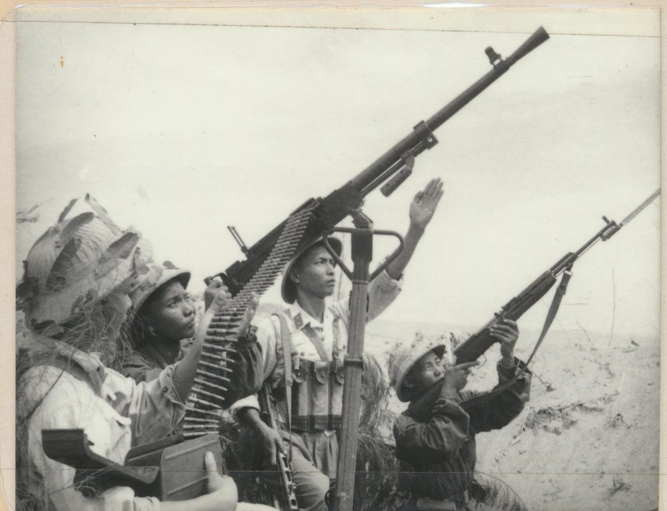 广宁省自卫队击落美国战机（1964年8月2日）。海军军种供图/越通社发