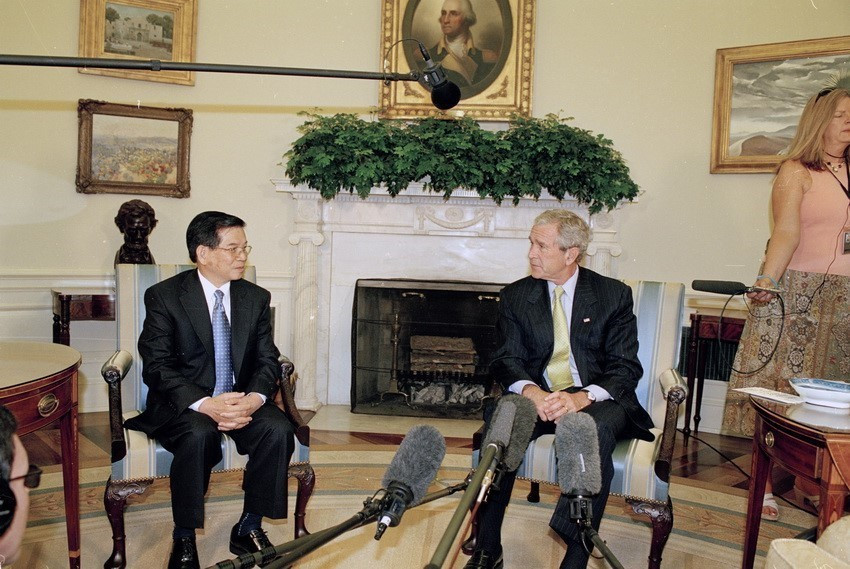 越南国家主席阮明哲与美国总统乔治·沃克·布什在白宫举行会谈（2007年6月）。图自越通社