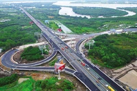 胡志明市-龙城高速公路扩建项目现场。图自越通社