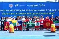 来自近40个国家和地区的150余名运动员角逐林同国际网球赛。图自越通社