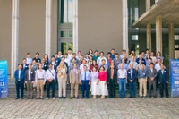 与会代表合影。图自越通社