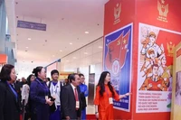 越南通讯社展区通过近200幅资料图片。图自越通社