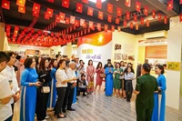 “祖国江山归一”专题展开幕，展示近150份资料合实物。图自越通社