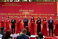 “胡志明主席与越南国会——80年光辉历程”专题展在河内举行。图自越通社