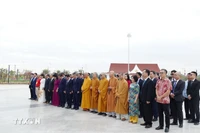 越南驻老挝大使馆举行活动缅怀凯山·丰威汉主席。图自越通社