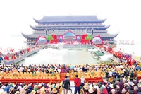 三祝寺一直以来吸引着大量游客前来参观、体验。图自人民报
