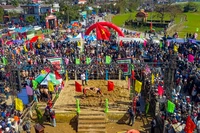 顺化市泞（Sình）村摔跤节于农历正月初十在阳努坊举行。图自政府门户网站