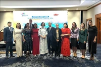 与会代表合影。图自越通社